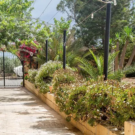 Ta' Bertu Host Family Bed & Breakfast