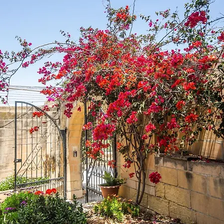 Bed & Breakfast Ta' Bertu Host Family Hal Far