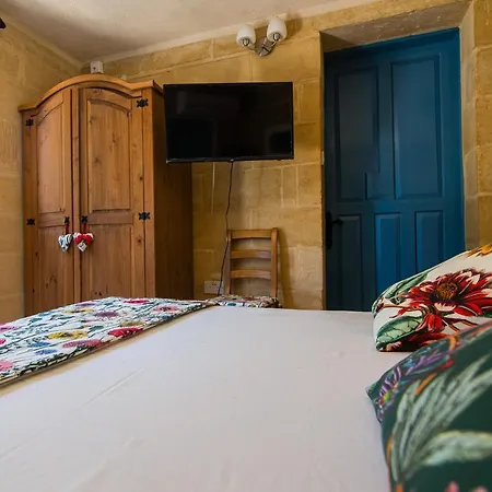 Bed & Breakfast Ta' Bertu Host Family