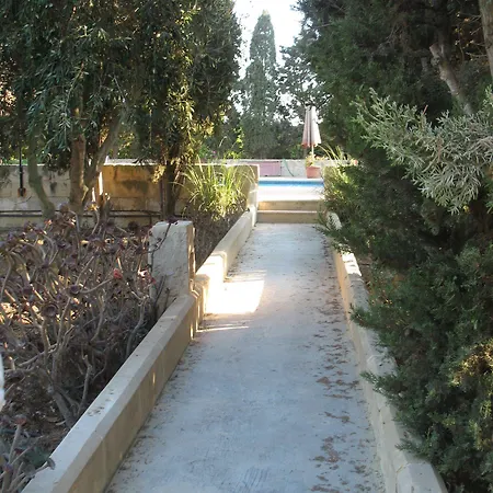 Ta' Bertu Host Family Ħal Far