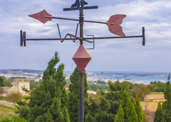 Ta' Bertu Host Family 2*