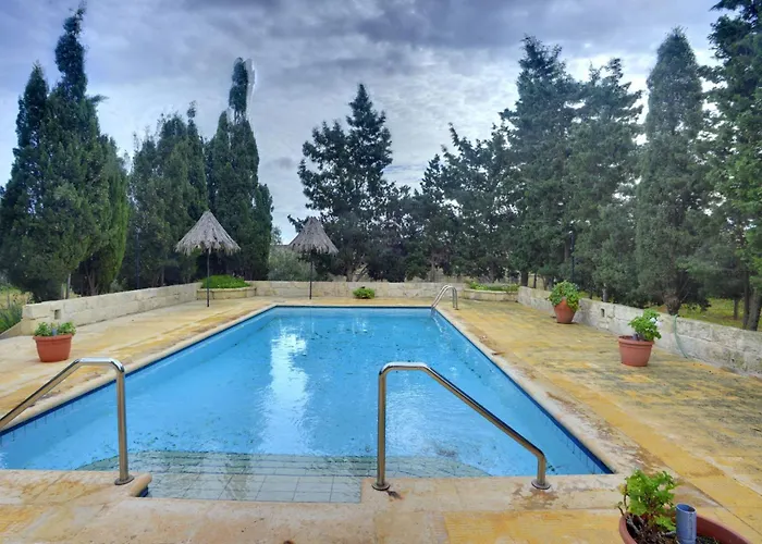 Ta' Bertu Host Family Ħal Far