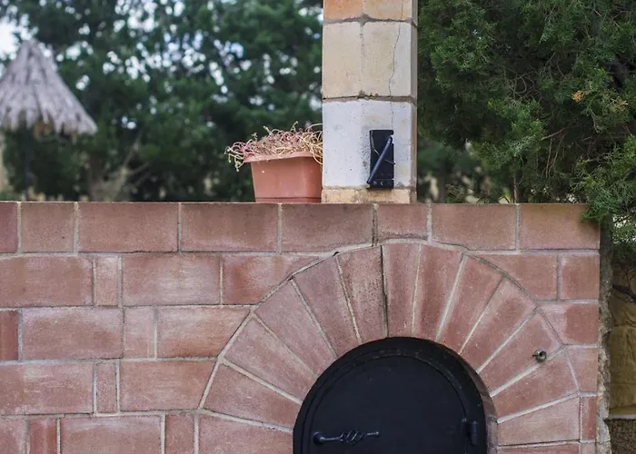 Ta' Bertu Host Family 2*