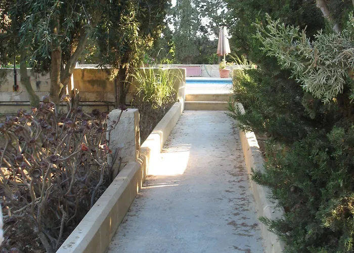 Ta' Bertu Host Family Ħal Far