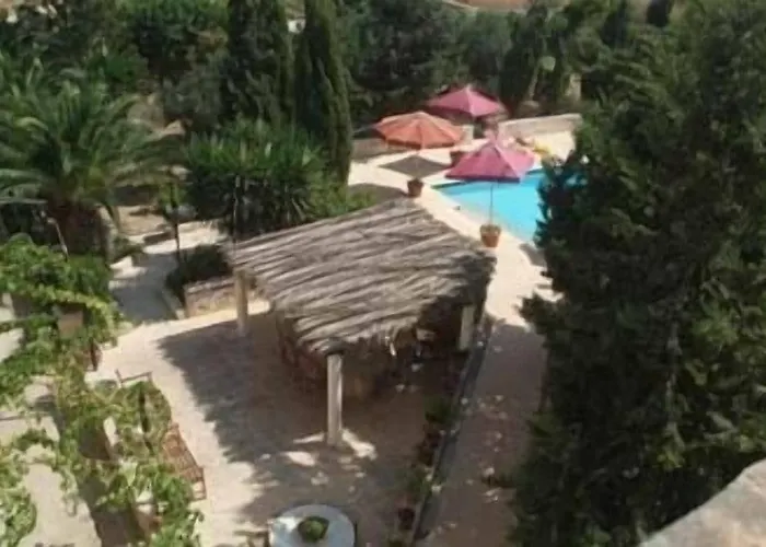 Ta' Bertu Host Family 2*