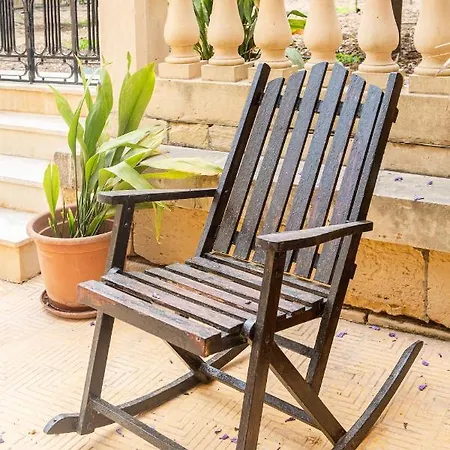 مبيت وإفطار تأبيرتو هوست فاميلي 2*
