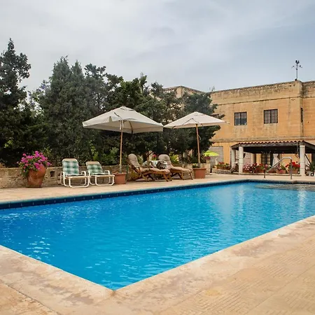 B&B 타 버투 호스트 패밀리 베드&브렉퍼스트 Ħal Far