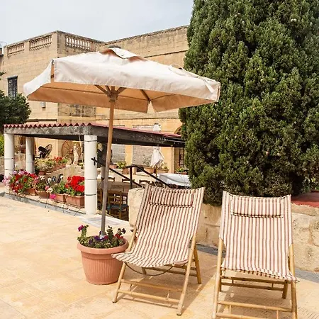 Ta' Bertu Host Family Panzió Ħal Far