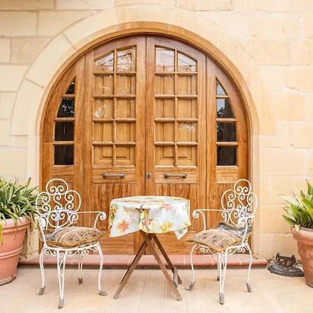 Ta' Bertu Host Family Ħal Far