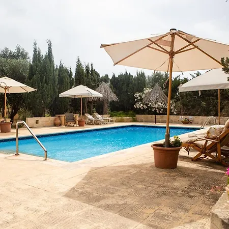 Ta' Bertu Host Family Ħal Far