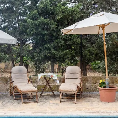 Ta' Bertu Host Family Bed and breakfast 2*