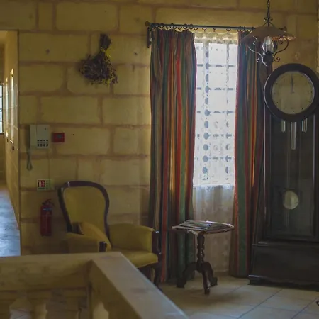 Ta' Bertu Host Family Bed and breakfast 2*