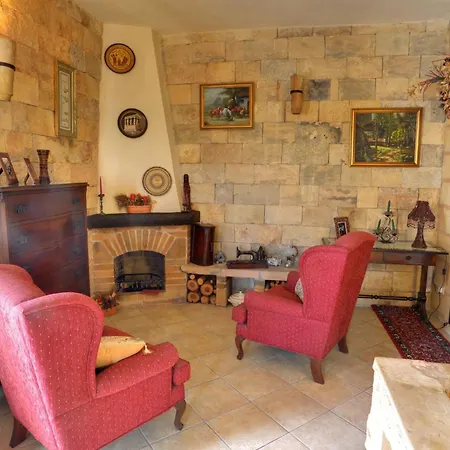 Ta' Bertu Host Family Ħal Far