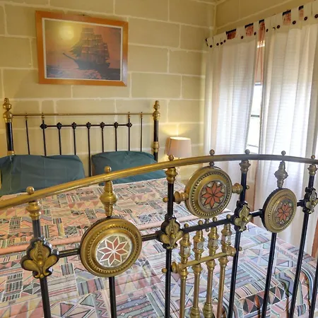 Ta' Bertu Host Family Bed and breakfast 2*