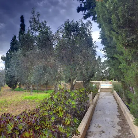 Ta' Bertu Host Family לינה וארוחת בוקר Ħal Far