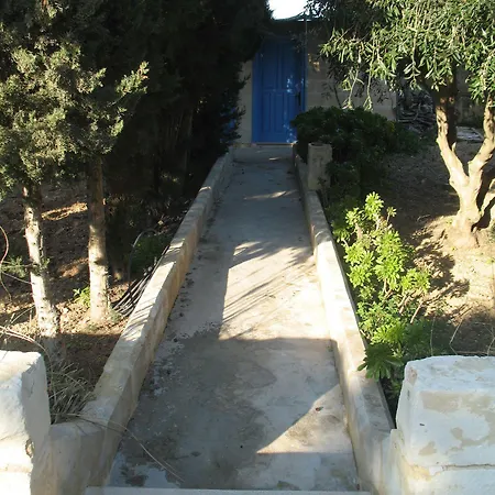 Ta' Bertu Host Family Bed and breakfast