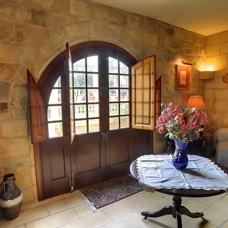 Bed & Breakfast Ta' Bertu Host Family 2*