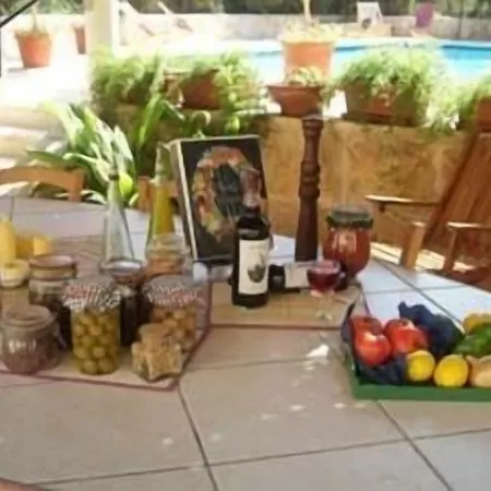 Bed & Breakfast Ta' Bertu Host Family