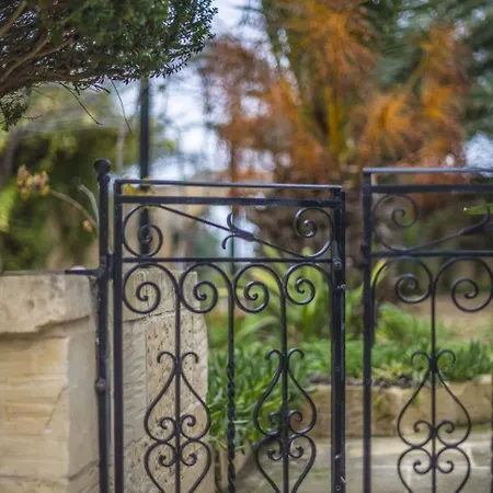 Ta' Bertu Host Family 2* Ħal Far