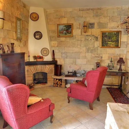 Ta' Bertu Host Family Bed and breakfast 2*