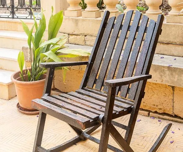 Ta' Bertu Host Family 2*