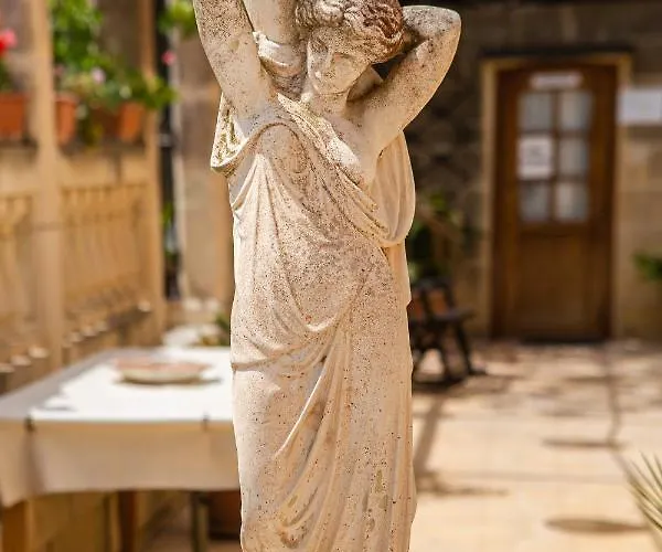 Ta' Bertu Host Family Bed & Breakfast