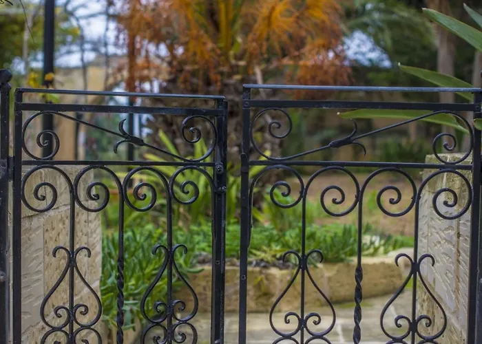 Ta' Bertu Host Family Bed and Breakfast Ħal Far