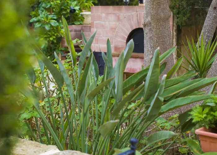 Ta' Bertu Host Family Bed and Breakfast 2*