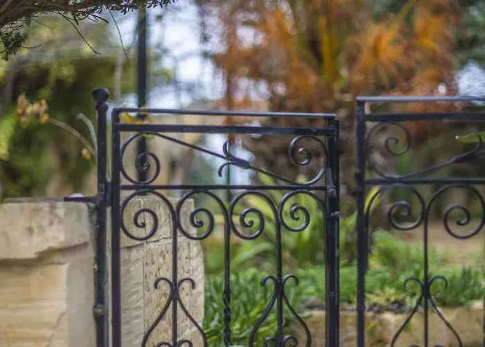 Ta' Bertu Host Family 2* Ħal Far